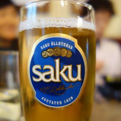 ラトヴィアからエストニアへの国境越え。何もなく，あっという間。タリンではSakuビールです。