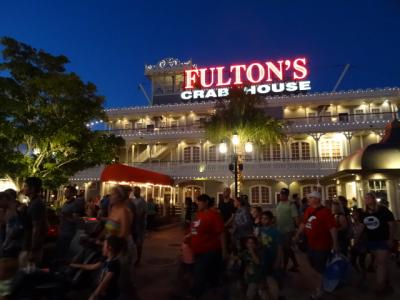 ディズニー・ダイニングプラン　７　：　フルトンズ・クラブハウス（FULTON’S Crab House）ディナー　かにのメニュー