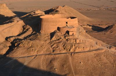 バスと列車で巡る足かけ２５日間ペルシャの旅④・・・ヤズド・ケルマン・バムとイラン家庭訪問