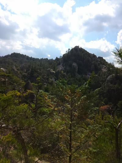 秋天の岩山へ