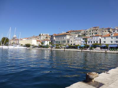 スロベニア、クロアチア、ボスニア・ヘルツェゴビナ旅行(6)シベニク~青い空の下の可愛い街