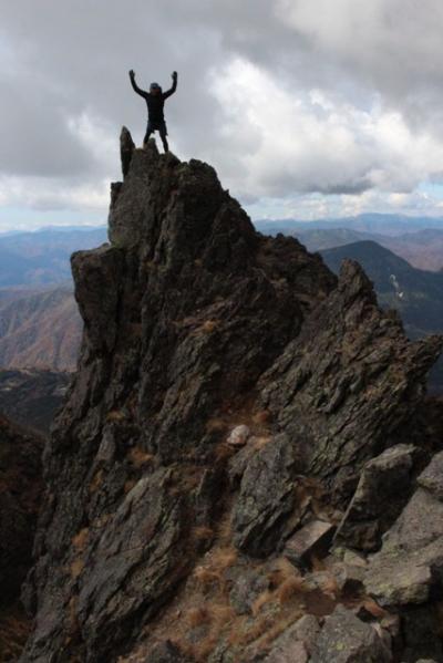 快晴の360度大展望、日光白根山（菅沼登山口往復）