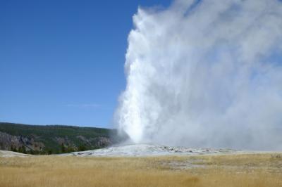 5日、6日目、イエローストーンのオールドフェイスフル、アッパーガイザーベイスンを見てジャクソンへ