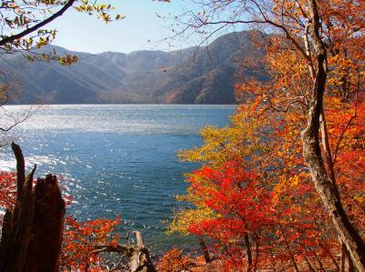 奥日光の紅葉　竜頭ノ滝～高山～中禅寺湖畔　登山と散策