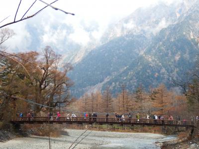 小雪舞散る上高地でした