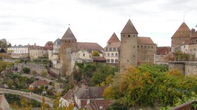 スミュール・アン・ノーソワ　Semur-en-Auxois・・・・・深まりゆく秋のフランスを旅して