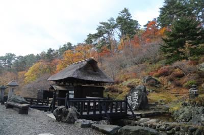 紅葉の高湯温泉玉子湯