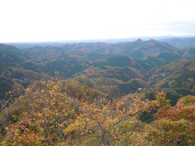 紅葉の奥久慈男体山、健脚コースは鎖場がどんどん登場！