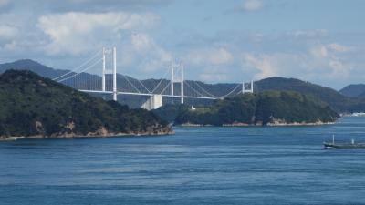 来島海峡ＳＡから来島大橋を望む。絶景です。さあ，しまなみ海道のドライブの始まりです。