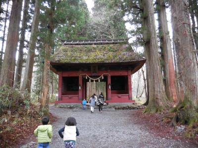 やっとお伺いできた戸隠鎮守の神さまたち。参拝の人たちの多さに少し驚き。