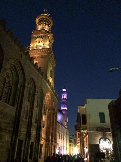 ライトアップが美しいムイッズ通り