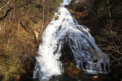 日光湯元温泉に泊まり、朝「湯滝」に出会う