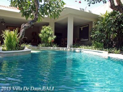 【 初バリ島ヴィラデダウン - その1 】 食べて、歩いて、ケチャを見て