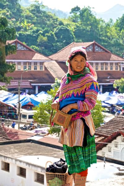 Bac Ha 日曜市場から花モン族の笑顔をのせて(下）