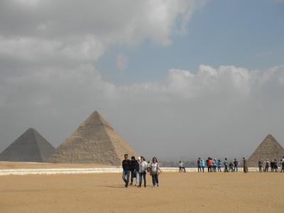 曇りのピラミッドエリア