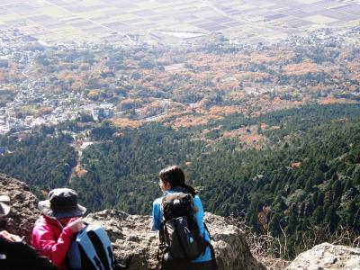 初冬の筑波山に登る・・・②女体山から白雲橋コースで奇岩を楽しみながら下る。