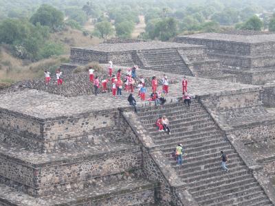 メキシコシティーで15時間のトランジット テオティワカン遺跡へ