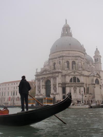 水の都ヴェネチアでカナルグランデクルーズとゴンドラを堪能