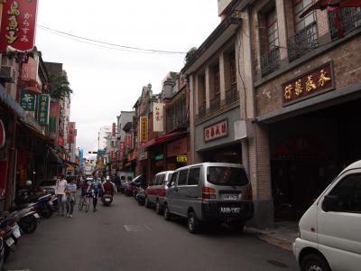初めての台湾 (迪化街で爆竹にびっくり)