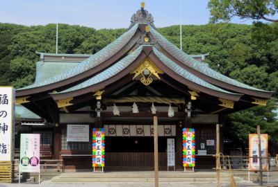 2015秋、尾張一之宮・真清田神社(2/6)：楼門の社紋、本殿、拝殿、服織神社、幸福楠