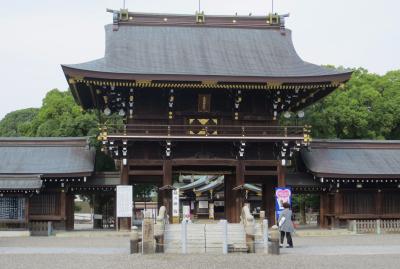 2015秋、尾張一之宮・真清田神社(6/6)：楼門、神橋、南鳥居、灯籠、社号標、宮前三八市