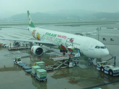 2013年11月【1】エバー航空・キティー・ジェットで飛ぶ「ぐるっと台湾珍道中」（ビジネス機内食にもキティがいっぱい！）