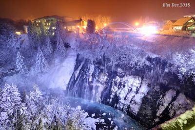 【北海道（美瑛）】 丘のまち美瑛の幻想的な雪景色「 白金青い池・白ひげの滝ライトアップ」