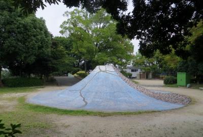 2015秋、鳴海城址(3/4)：鳴海城跡公園、土塁跡らしい遺構、城跡からの南部方面の眺望