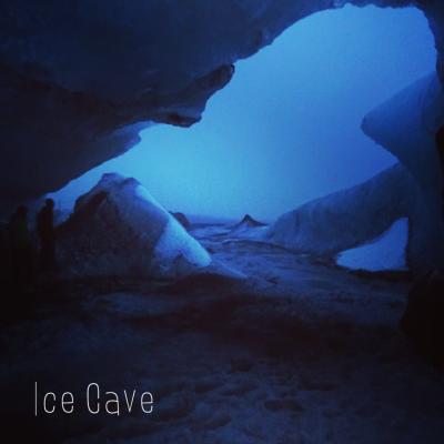2015冬  北へ～アイスランド氷の洞窟