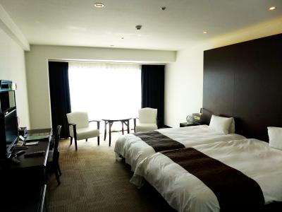 １４．シルバーウィークの沖縄の世界遺産を巡る旅　残波岬ロイヤルホテル　リラックスルーム ツインルーム 禁煙室　ベンディングコーナー