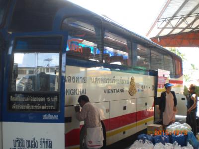再び、タイからラオスに国際バスで入ります。本日、３回目の陸路の国境越えです。