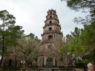 ベトナム年末旅行7日間　4日目の7(ティエンムー寺ヘ)