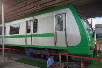 ハノイの高架鉄道用車両