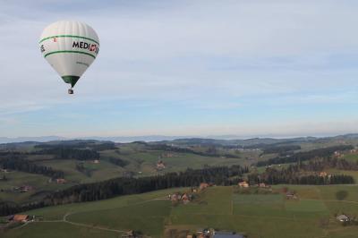 気球に乗って、空からスイスを眺める【スイス情報.com】