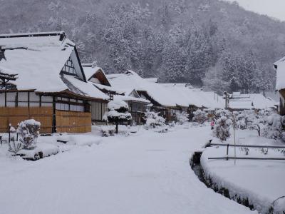 雪の大内宿・塔のへつり～湯野上温泉1泊2日の旅～