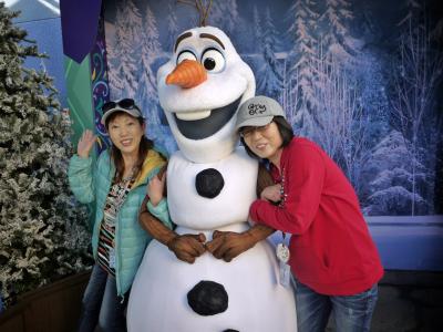 ディズニーランドは60周年!オラフとカーズは最高!ワールド・オブ・カラーは必見です