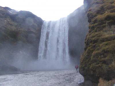 スコガフォスはスゴか滝ばい！１５年冬アイスランド訪問１２月２８日その１