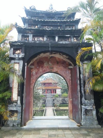 ベトナム、フエのミンマン帝廟、2011年に1996年の雪辱を果たす。
