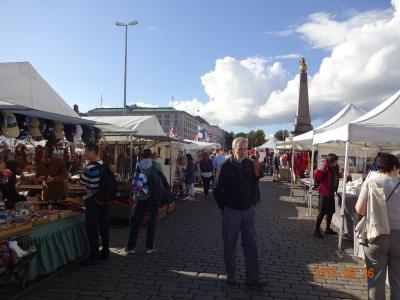 華麗なる王朝建築と「ソ連」&バルト海を臨む国々を巡る旅：ロシア・フィンランド・エストニア・デンマーク旅行【４３】（2015年秋９日目４ マーケット広場の悦楽）