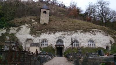 HAPPY BIRTHDAY TO ME　フランスの最も美しい村でMardi Gras！白亜の崖にへばり付くHaute Isleの教会、そしてPavillon Henri ?でプチ祝い