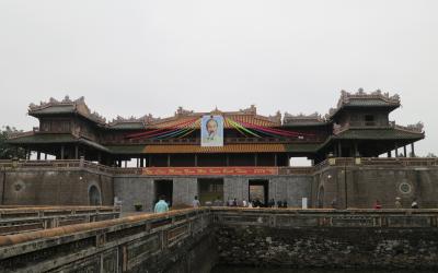 ベトナム中部のたび　2016年2月（１）カイディン帝廟 、グエン朝王宮（世界遺産）、 ティエンムー寺