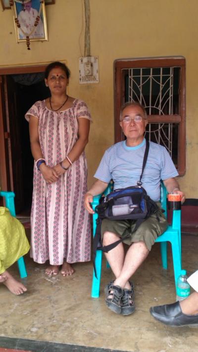 最悪のインド旅行記（４３）前正覚山を下りて、ブッダガヤ駅に向う途中の民家で。