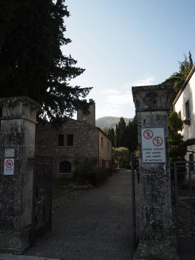 アブルッツォ州とモリーゼ州の旅　ロッカヴィヴァーラのサンタ・マリア・カンネート教会 （Santa Maria del Canneto a Roccavivara）