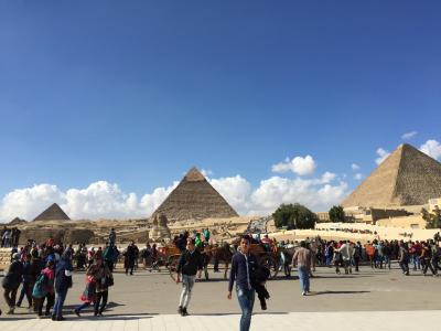 ギザのピラミッドで有名人扱い！？