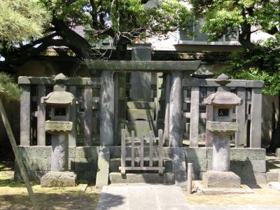 松平定信の墓　（霊厳寺）