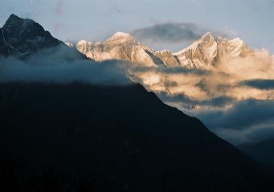 ネパール「エベレスト街道」天空のトレッキング４/５（ホテル、エベレスト・ビュー～ナムチェ～モンジョ～パクディン～ルクラ）