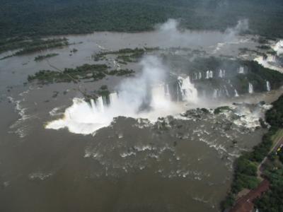 シニアのツアーで行く南米三大絶景１１日間　Ｃ）イグアスの滝アルゼンチン側