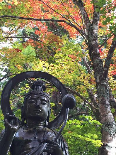 高野山　紅葉の季節に