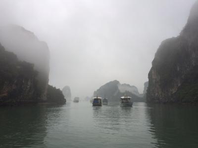 2016春、霧雨のベトナム旅行２　神秘的な空気に包まれたハロン湾１日ツアー