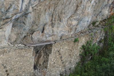 マチュピチュ遺跡よりも驚いた!スリル満点の「インカ橋」。怖わっ！